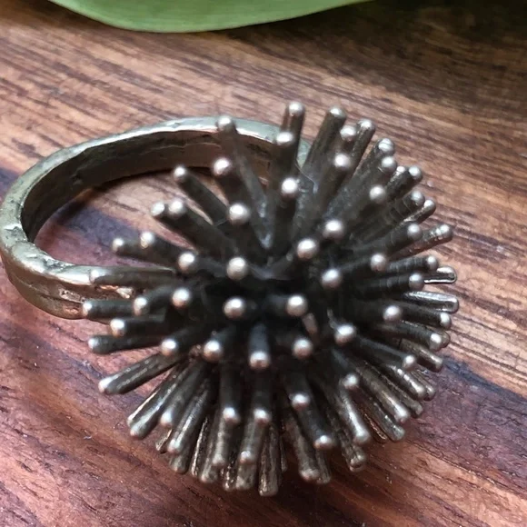 Ring - Picture 2 of 4